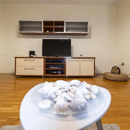 Meta Olive Apartment *