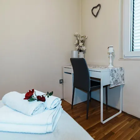 Meta Olive Apartment *